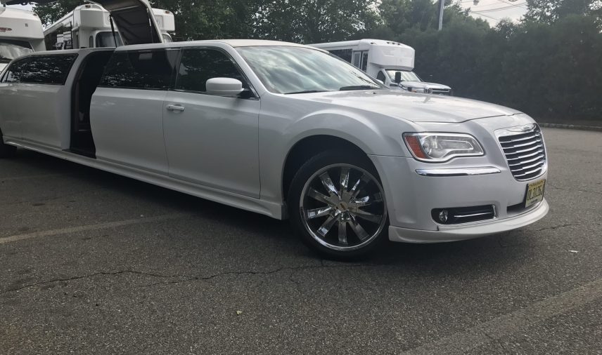 Chrysler 300 Stretch Jet Door Limousine - CanyonTourTravel